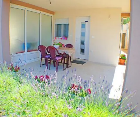Slanica-vlake 8a Apartment *