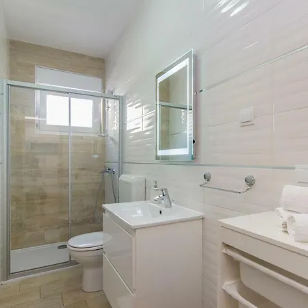 Slanica-vlake 8a Murter