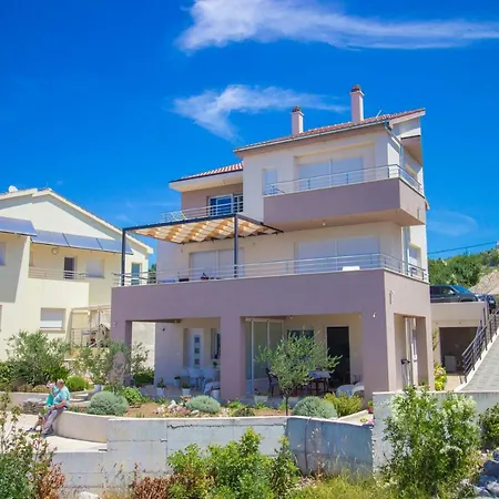 Slanica-vlake 8a Lägenhet *